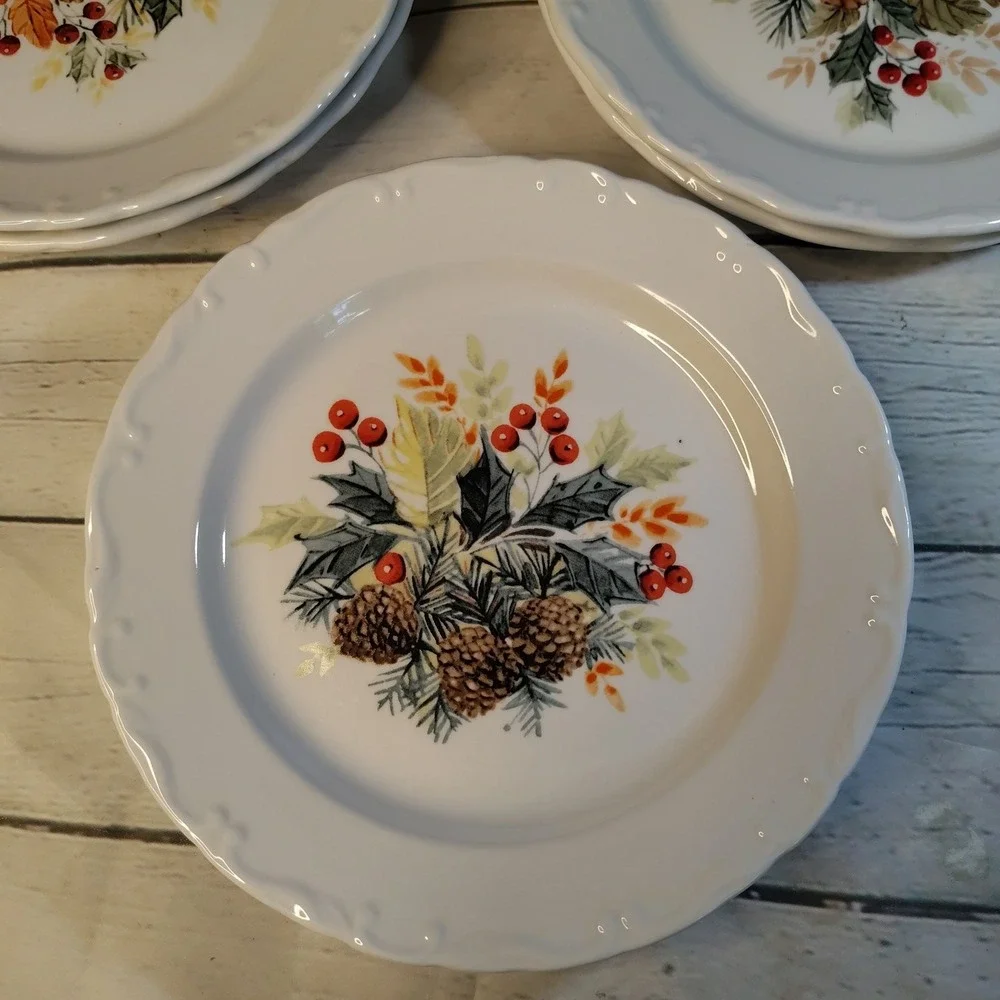 Gibson pinecones holly